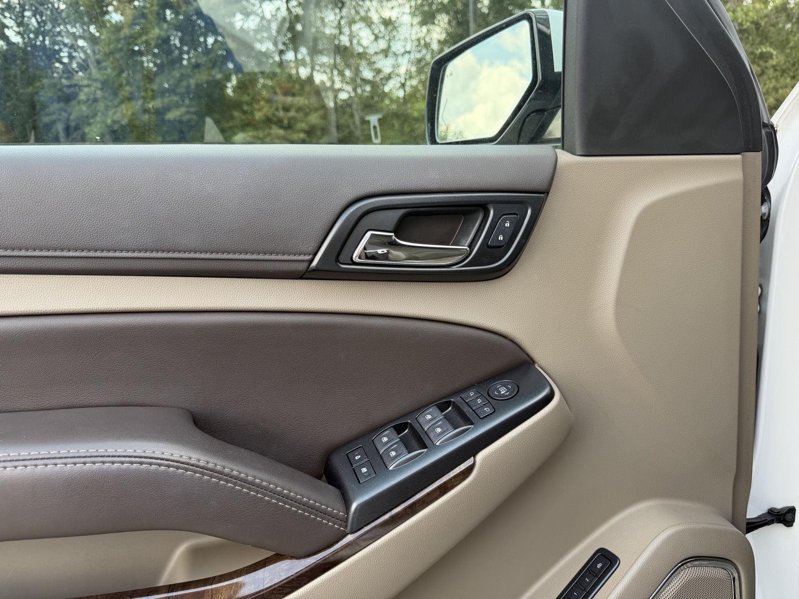 Used 2020 Iridescent Pearl Tricoat Chevrolet LT image 5