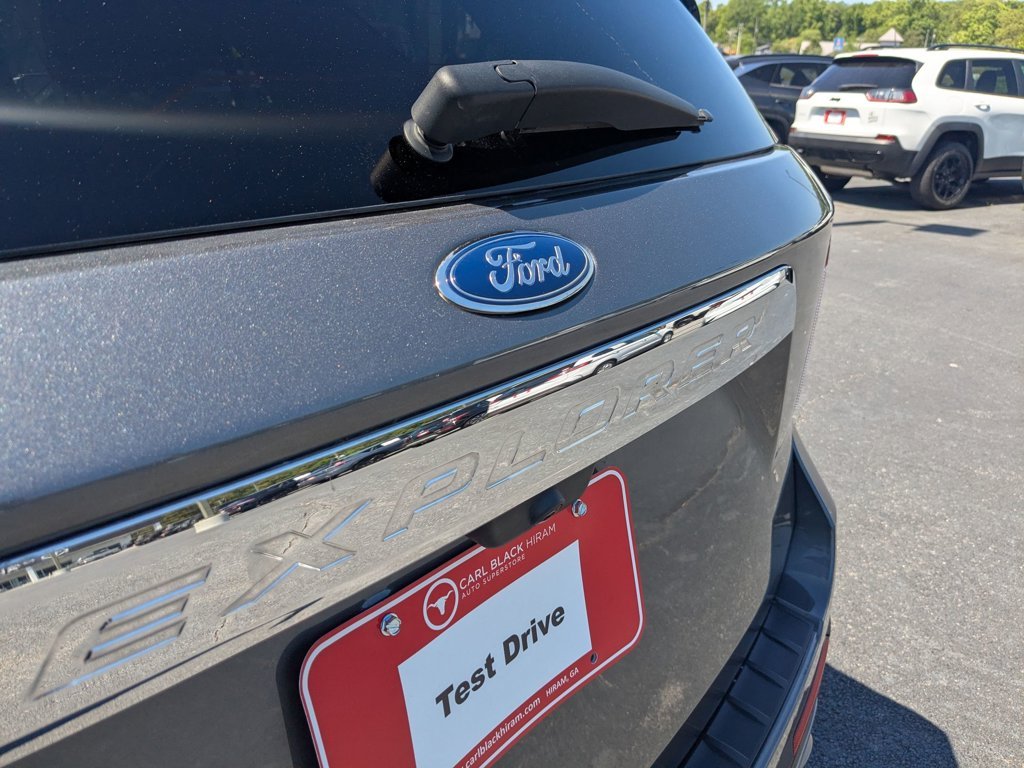 Used 2023  Ford Limited image 31