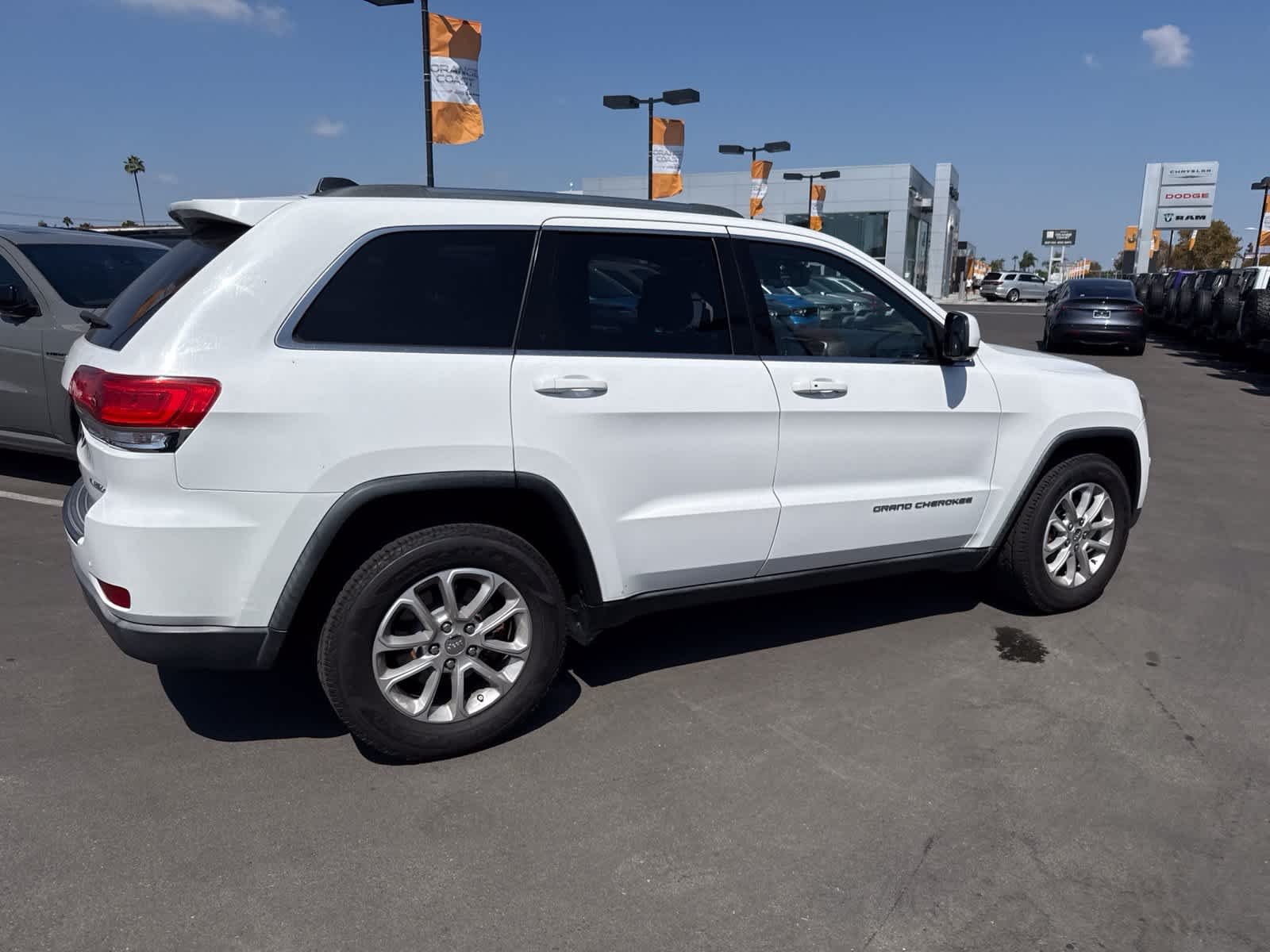 Used 2015 Bright White Clearcoat Jeep Laredo image 12