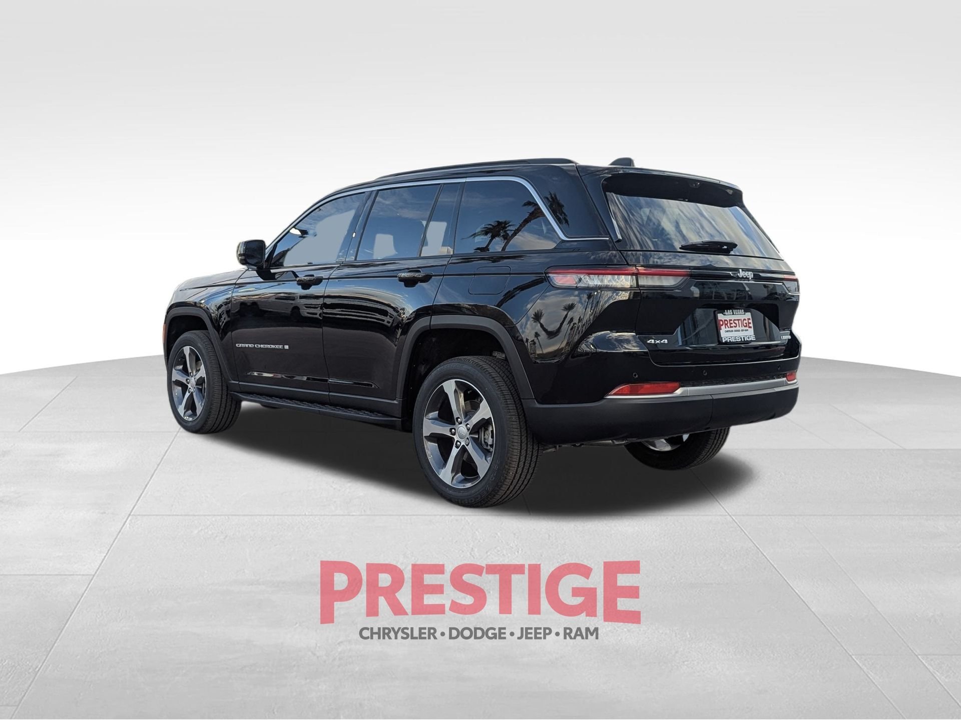 New 2026 Diamond Black Crystal Pearlcoat Jeep Limited image 9