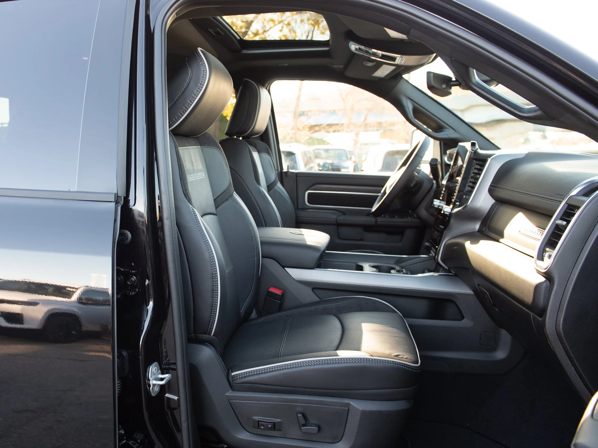 New 2027 Black RAM Laramie Night* Mega Cab 4x4, Sunroof, Heated Leather, 5th Wheel Prep image 25
