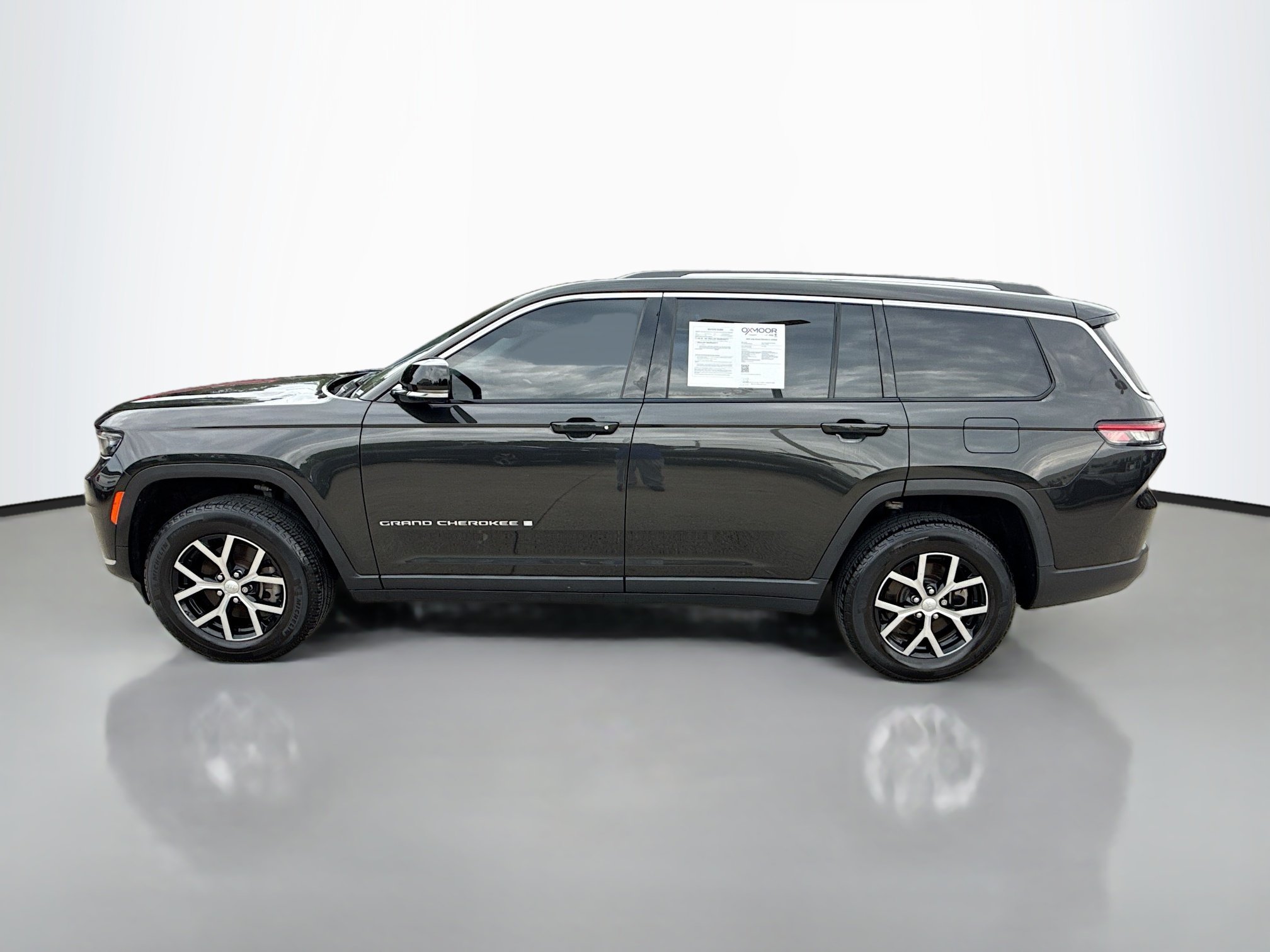 Used 2023 Rocky Mountain Pearlcoat Jeep Limited image 4