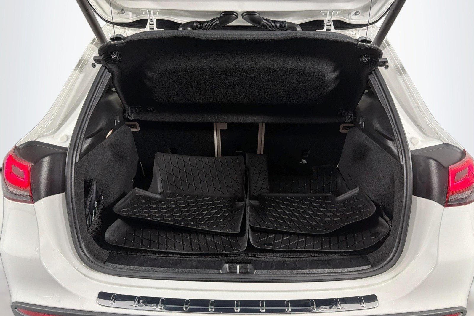 Used 2023 Polar White Mercedes-Benz 250 image 24
