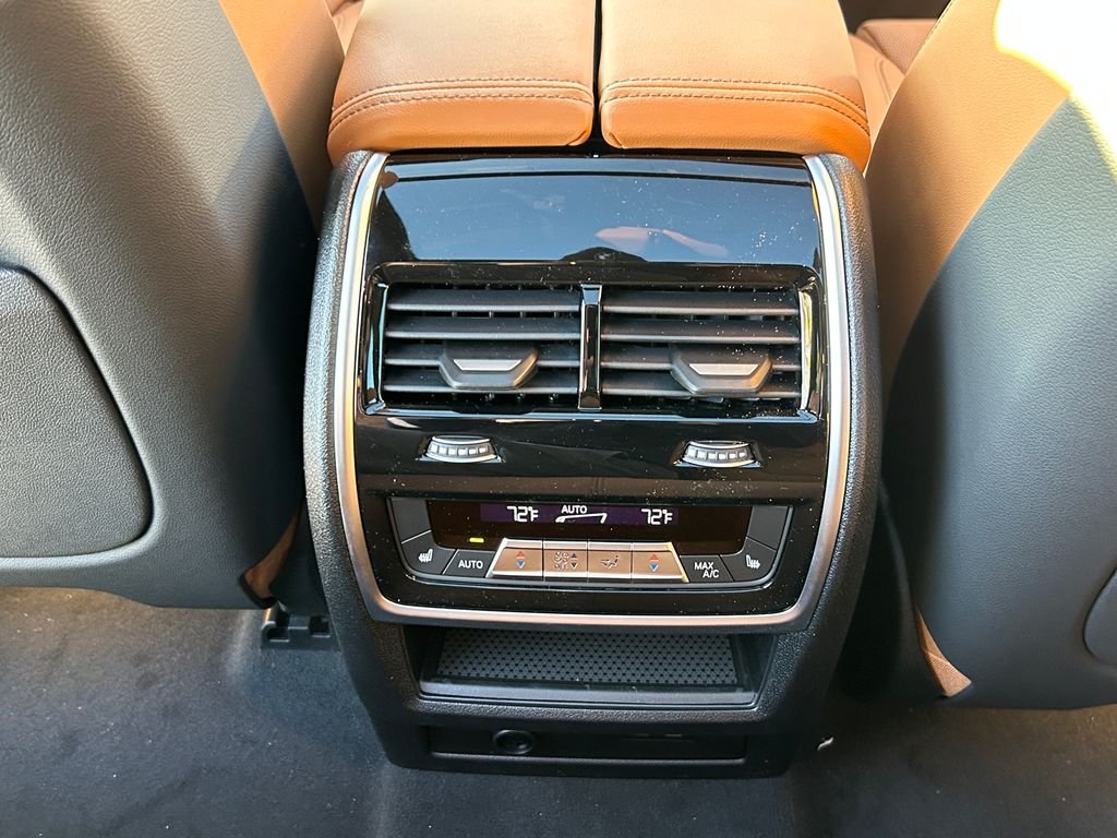 New 2026 Carbon Black Metallic BMW xDrive40i image 33