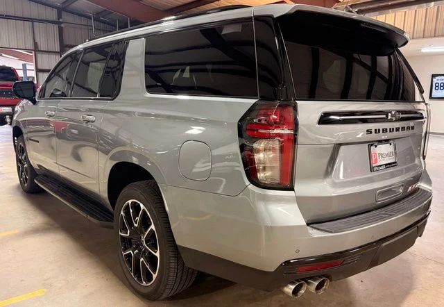 2023 Chevrolet Suburban RST - Photo 6