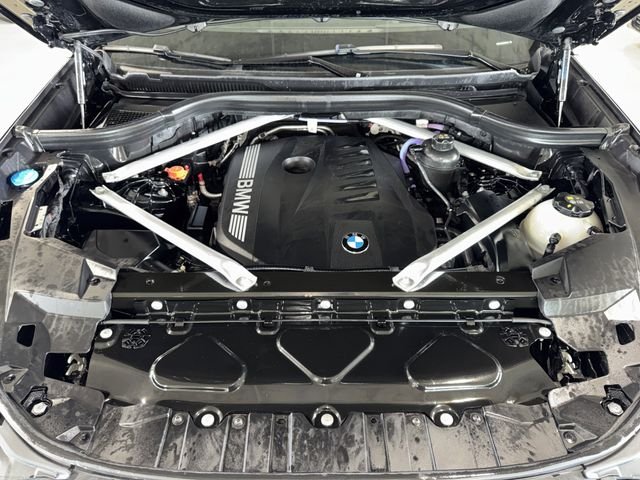 Used 2025 Black Sapphire Metallic BMW sDrive40i image 35