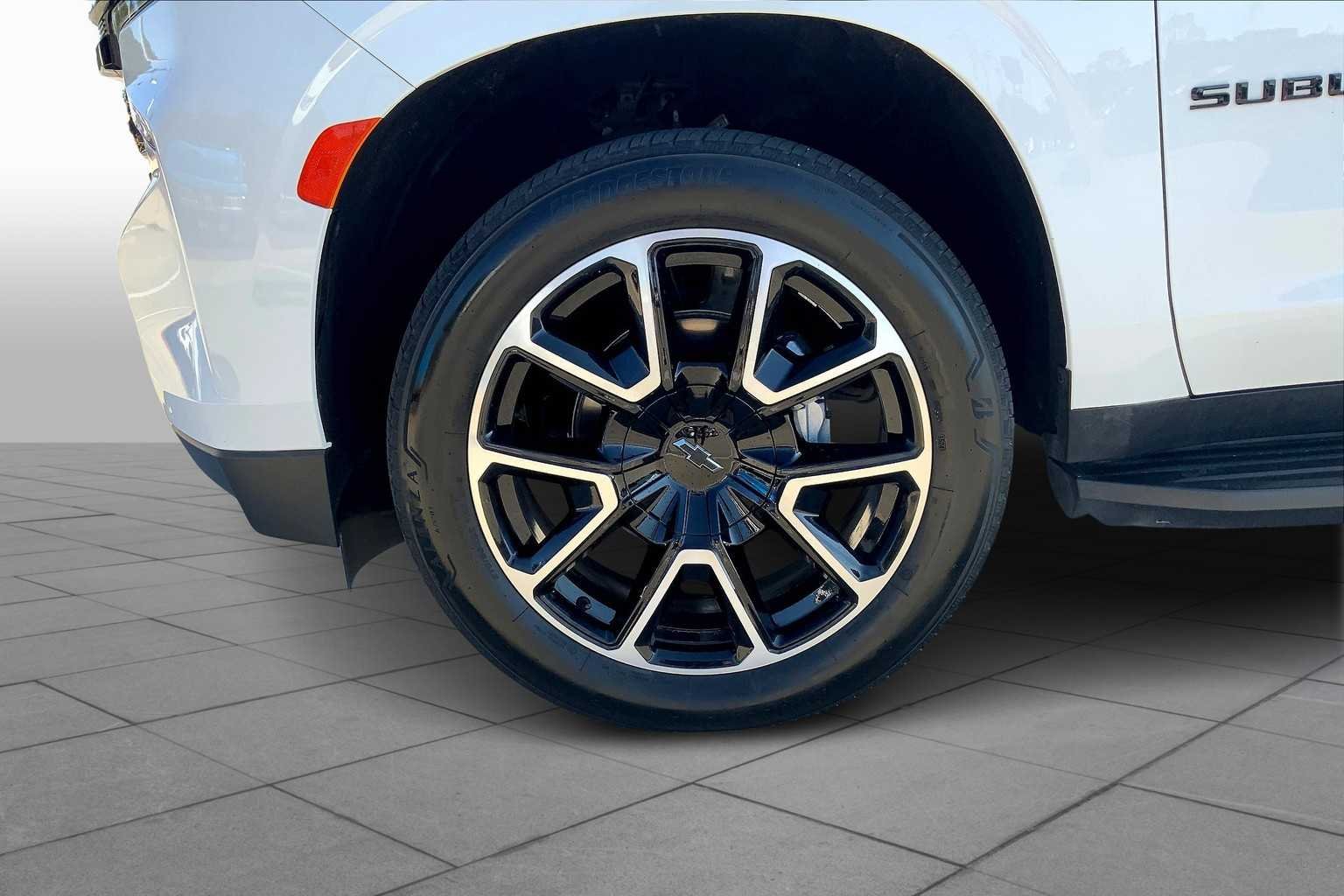 Used 2024 Summit White Chevrolet RST image 11