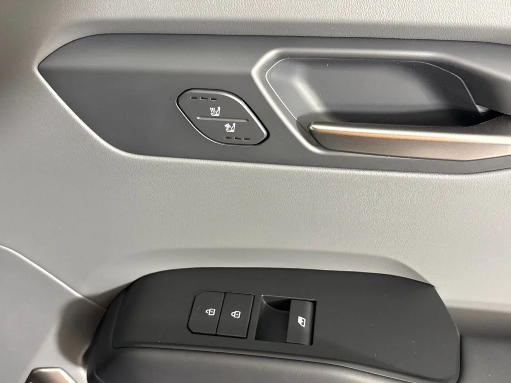 New 2026 Ocean Blue Kia Wind AWD image 16