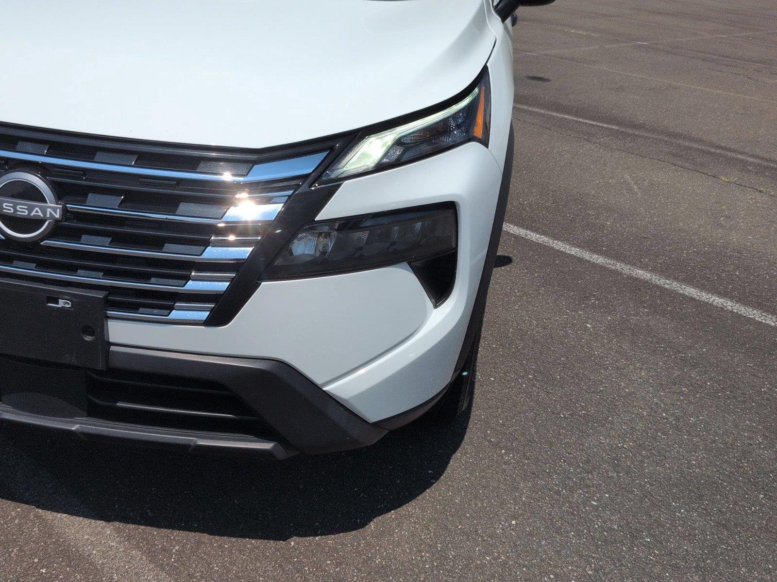 Used 2024 Glacier White Nissan S image 9