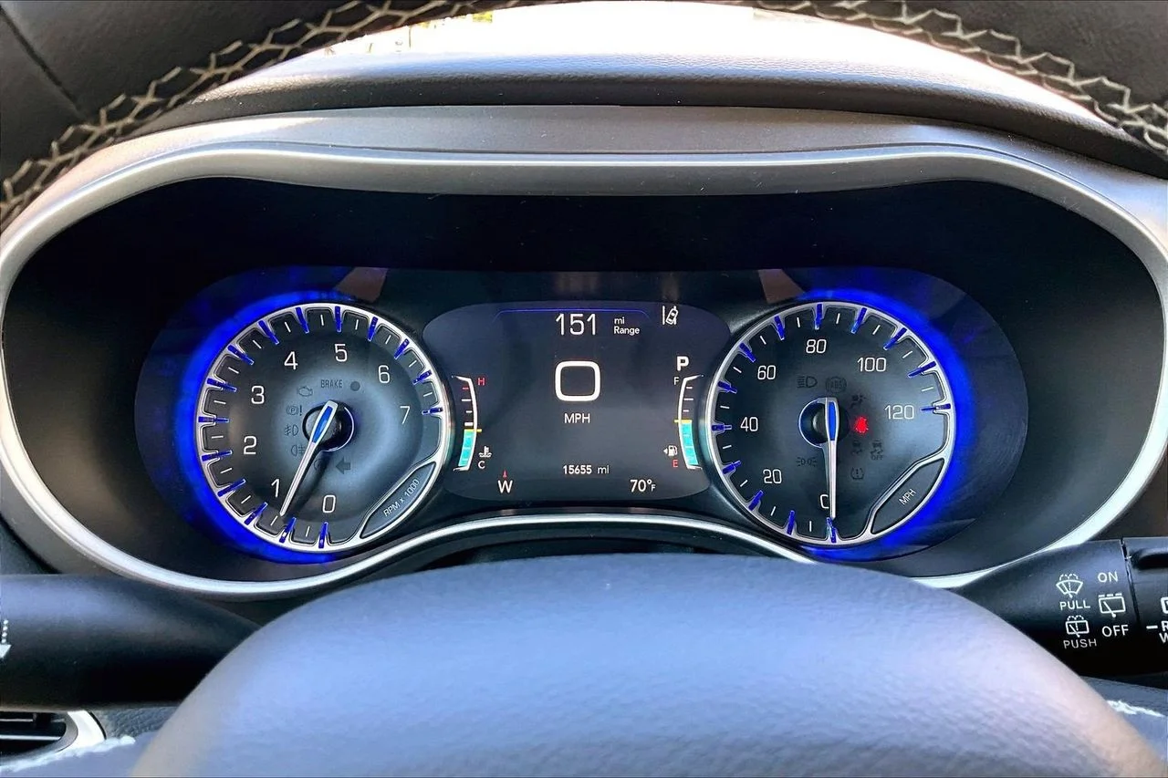 Used 2024 Silver Chrysler Touring L image 10