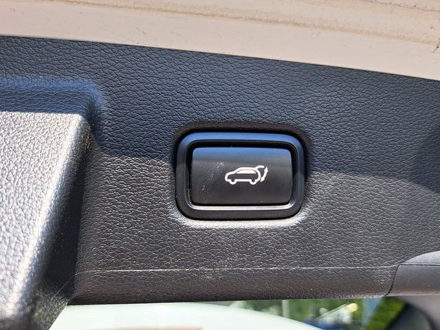 Used 2020 White Kia EX image 32