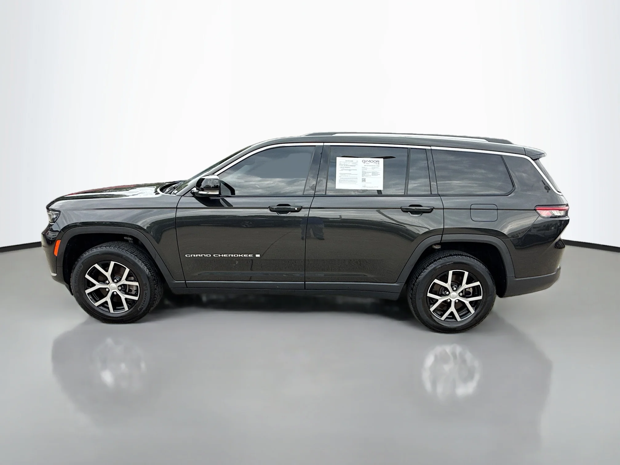 Used 2023 Rocky Mountain Pearlcoat Jeep Limited image 4