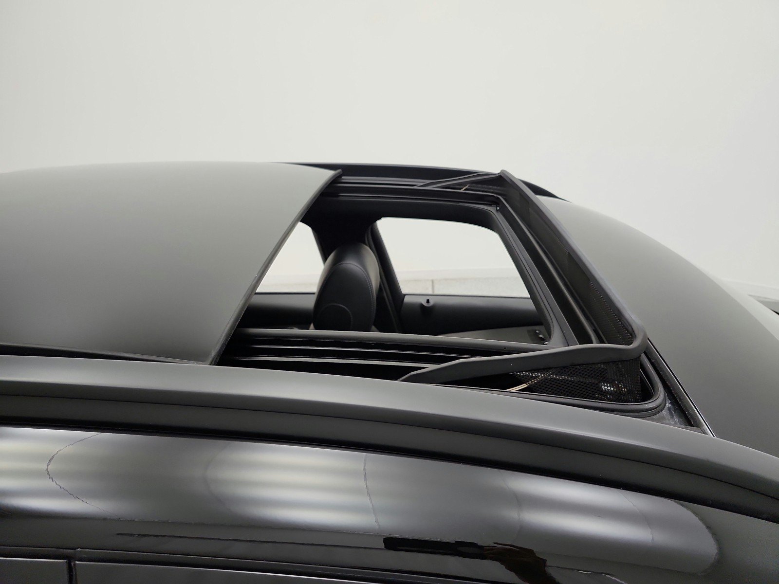 Used 2019 Black Mercedes-Benz GLC 300 SUV image 17