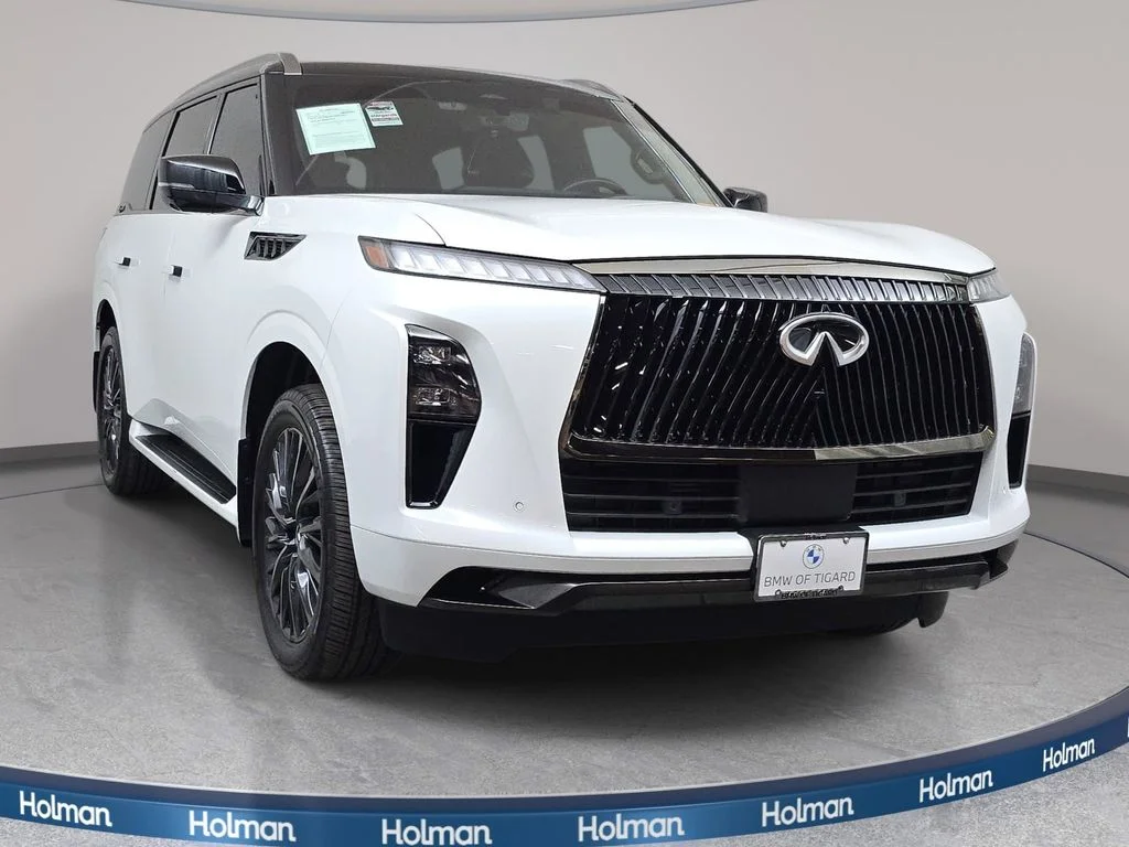 Used 2025 Radiant White/Black Obsidian INFINITI AUTOGRAPH image 3