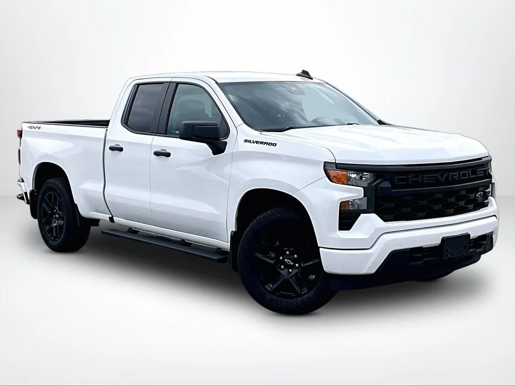 Used 2023 White Chevrolet Custom image 13
