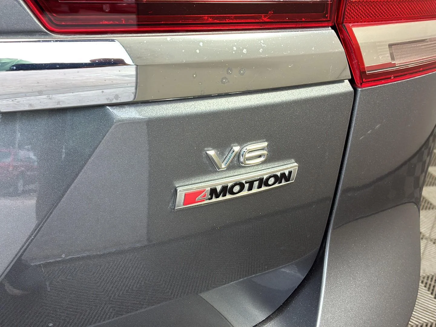 Used 2019 Platinum Gray Metallic Volkswagen 3.6L V6 SE image 9
