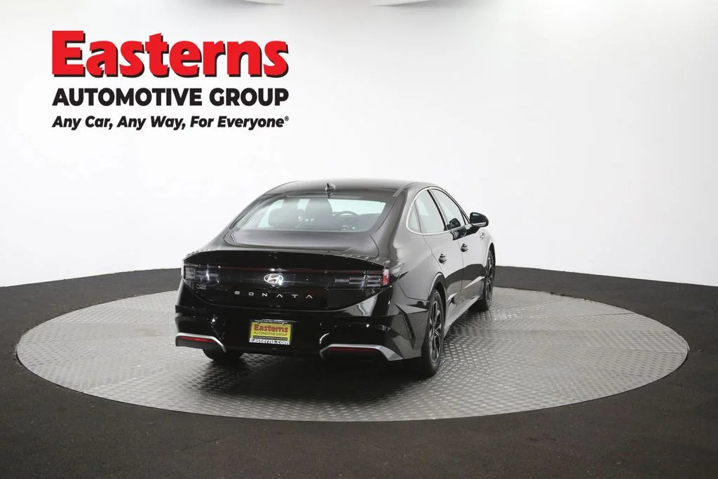Used 2024 Black Hyundai SEL image 39