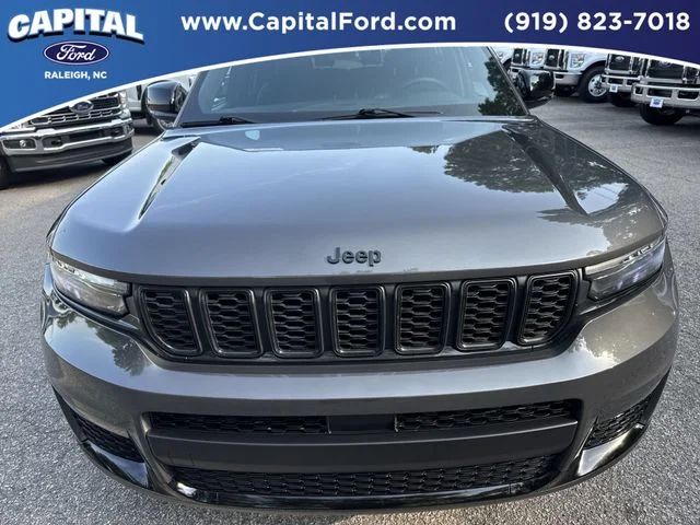 Used 2025 Gray Jeep Limited image 10
