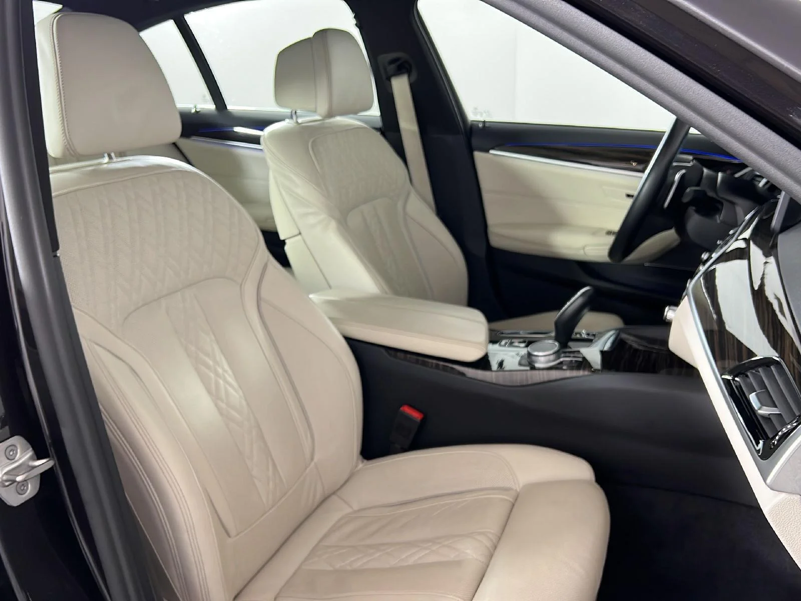 Used 2022 Dark Graphite Metallic BMW 540i xDrive image 24