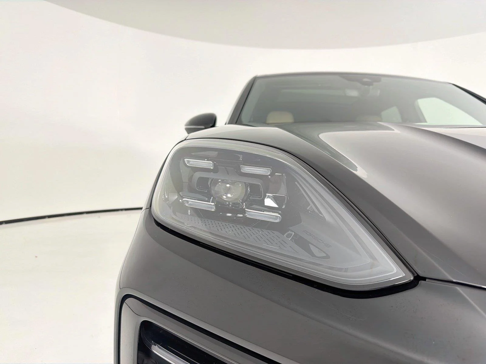 Certified Used 2024  Porsche  image 31