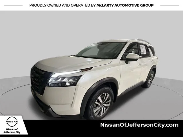 Used 2022 White Nissan SL image 10