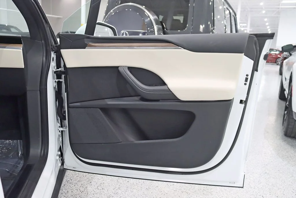 2022 Tesla Model X Base