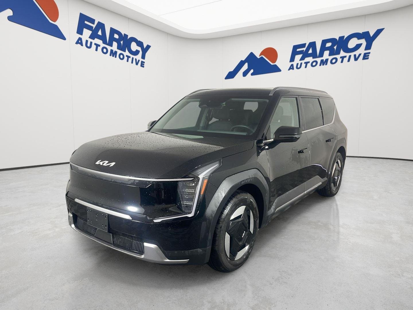 Used 2024 Aurora Black Pearl Kia Wind image 2