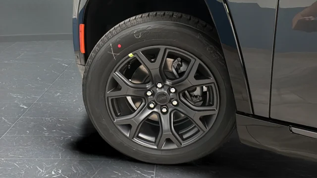 New 2026 Baltic-Gray Metallic Clear-Coat Exterior Paint Jeep Limited Altitude image 39