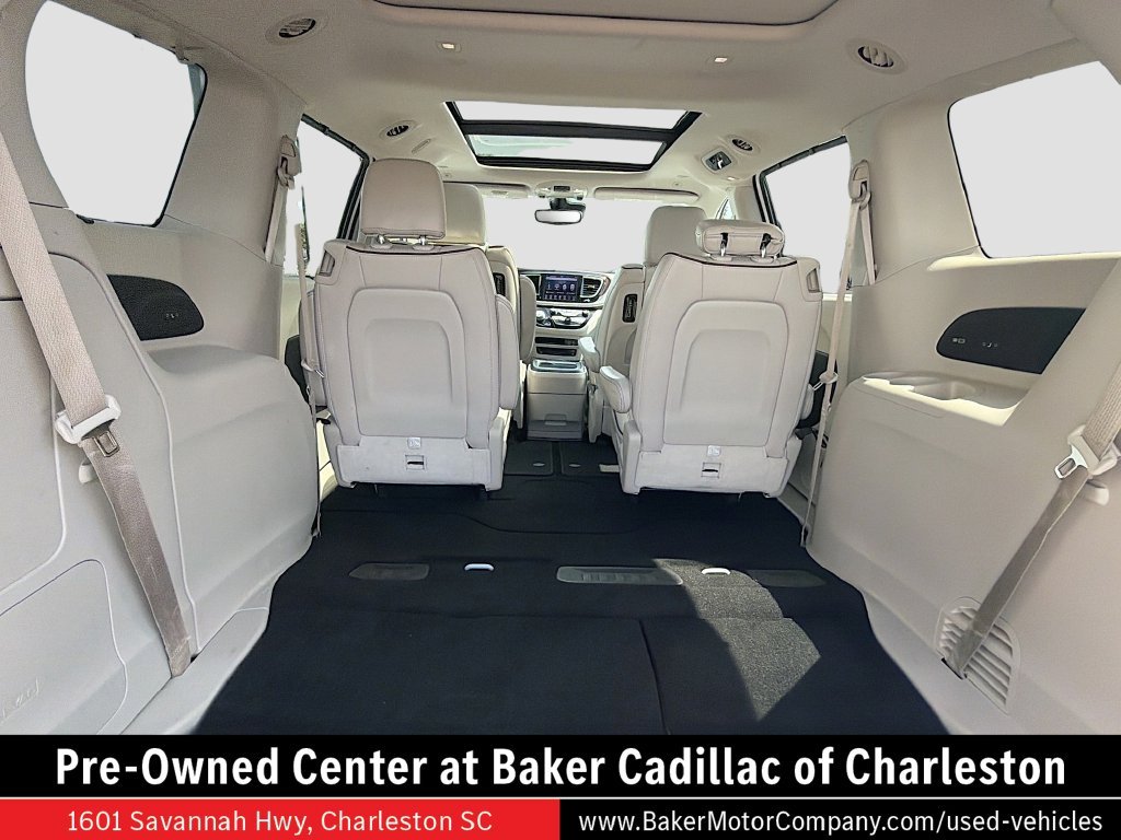 Used 2018 White Chrysler Limited image 28