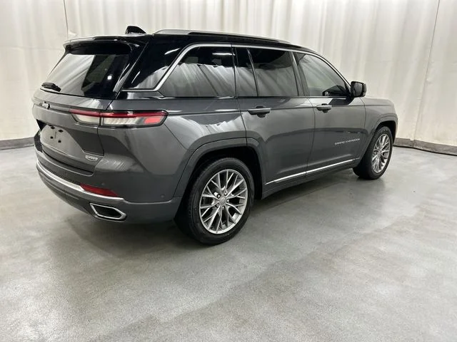 Used 2023 Gray Jeep Summit image 4
