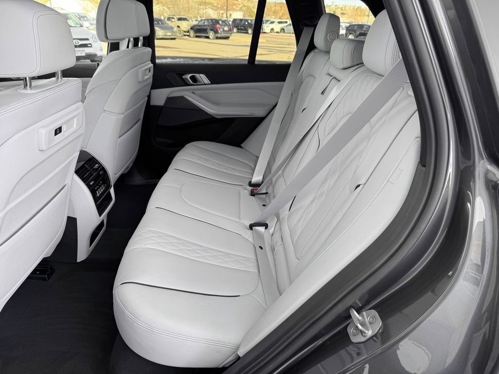 Used 2023 Green BMW M50i image 29