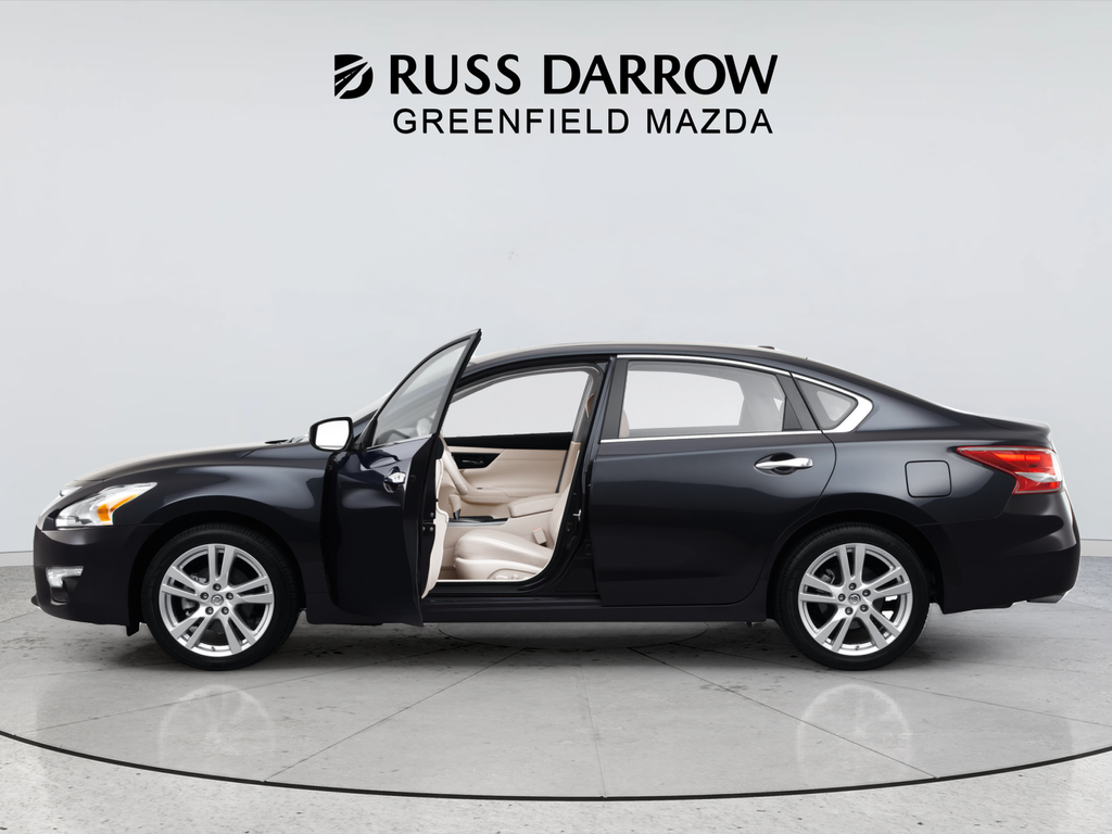 Used 2013 Nissan Altima Sedan S with VIN 1N4AL3AP9DN429368 for sale in Greenfield, WI