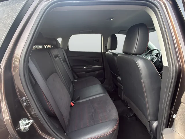 Used 2022 Gray Mitsubishi 2.0 SE image 25