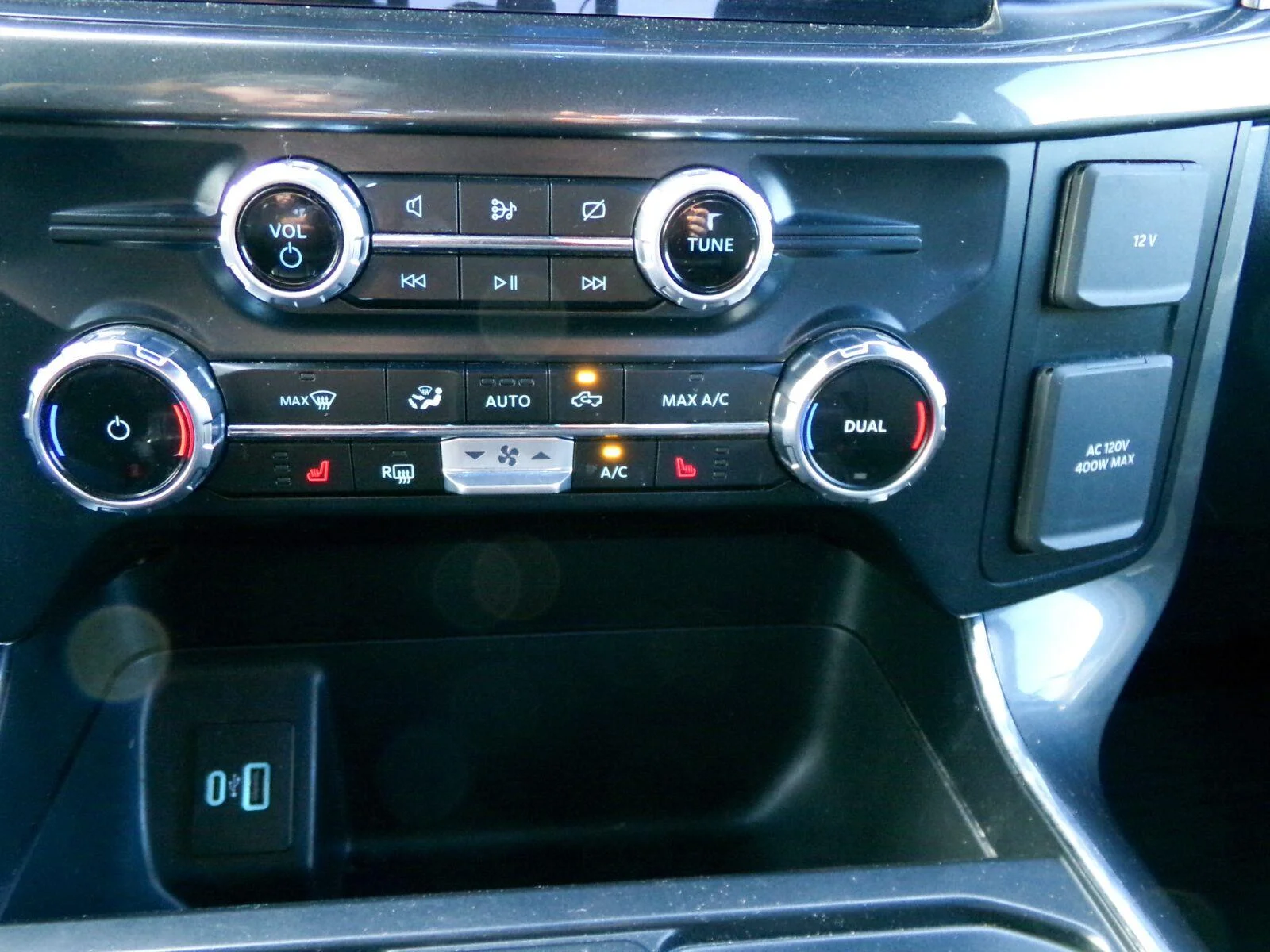 Used 2023 Avalanche Gray Ford XLT image 10
