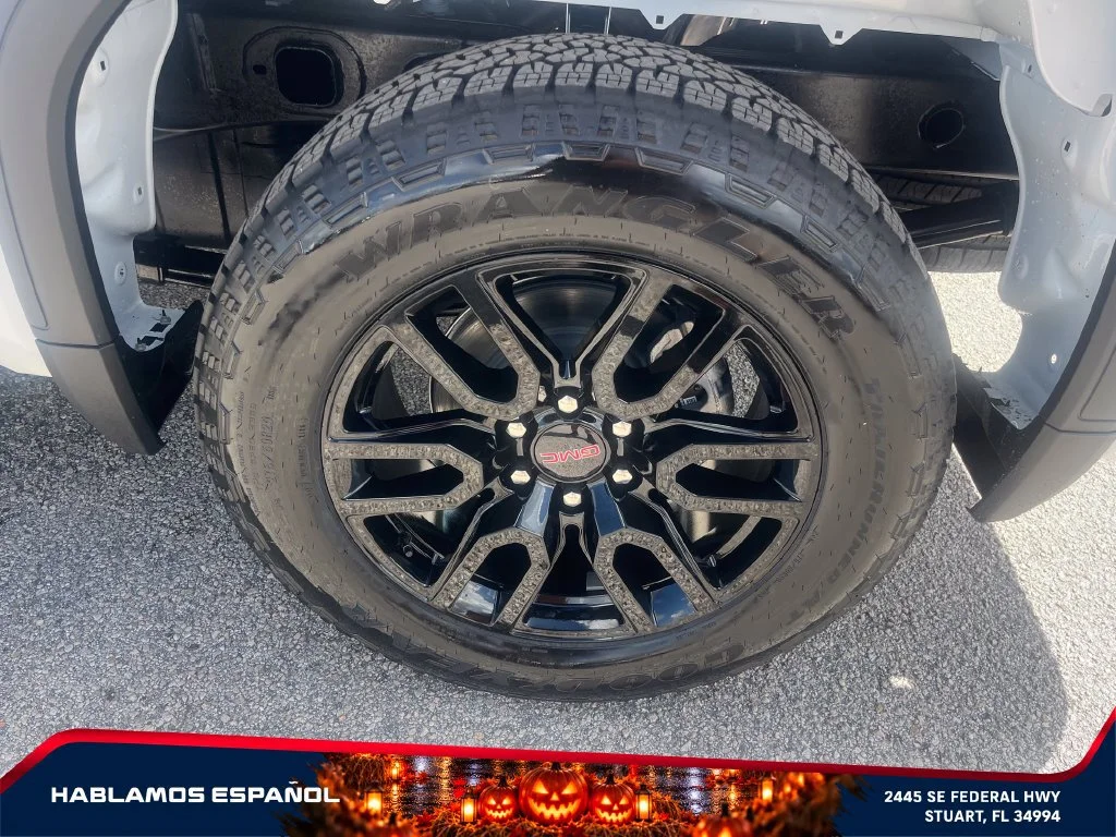 New 2026 Summit White GMC Elevation image 9