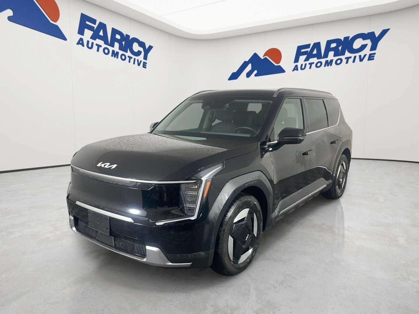 Used 2024 Aurora Black Pearl Kia Wind image 2