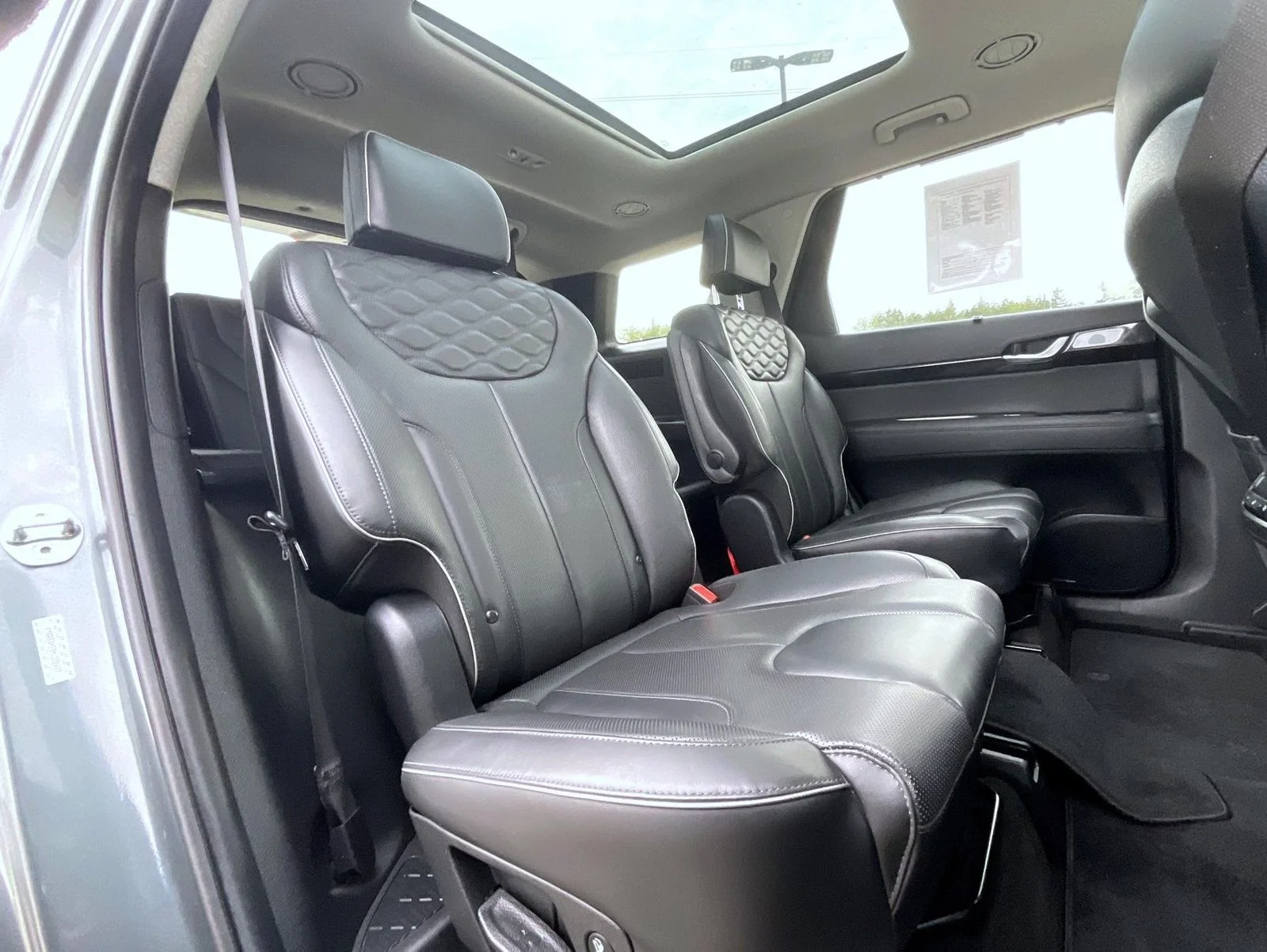 Used 2022 Green Hyundai Limited image 22