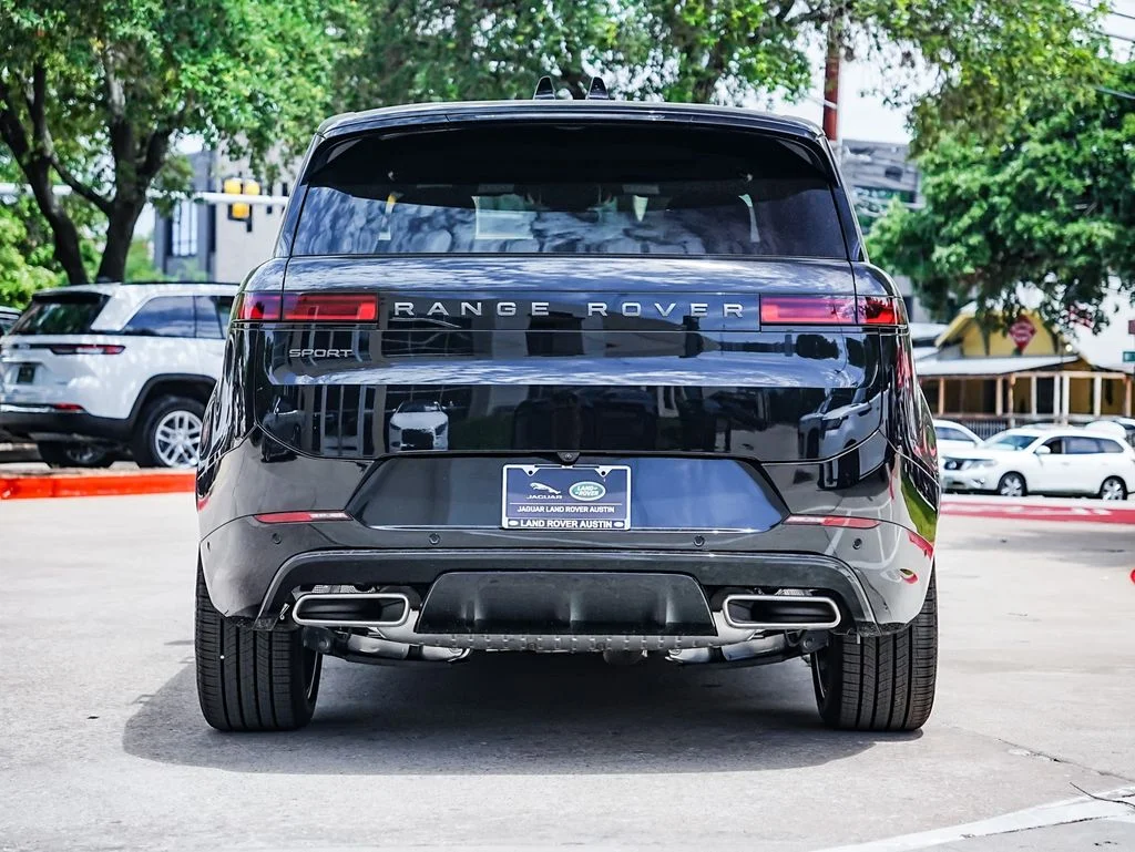 New 2026 Santorini Black Land Rover Dynamic SE image 6