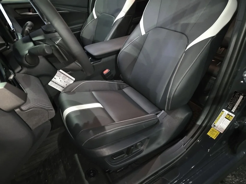2026 Toyota Camry SE - Photo 5