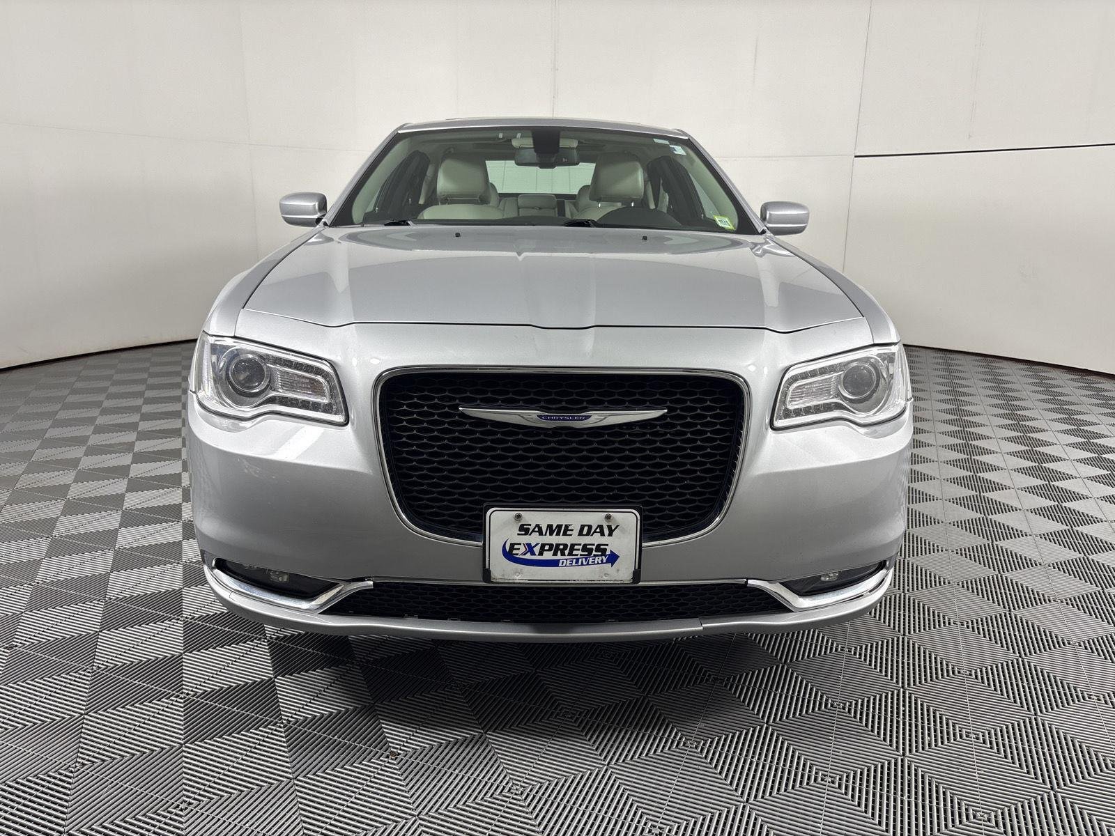 Used 2020 Silver Mist Clearcoat Chrysler Touring L image 2
