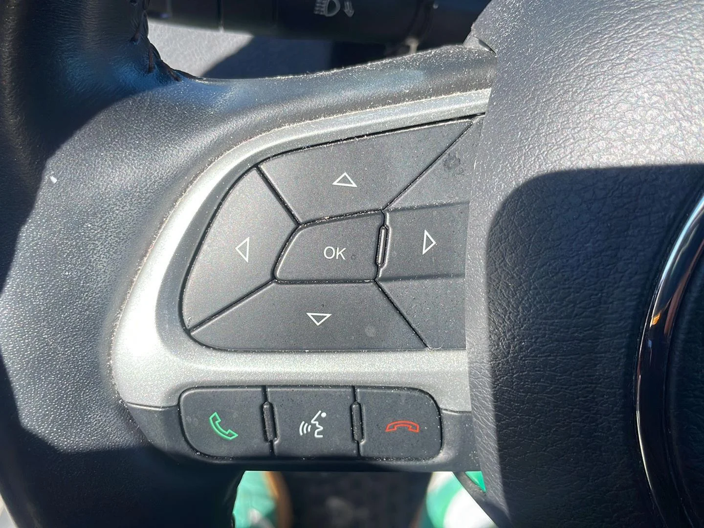 Used 2020 Olive Green Pearlcoat Jeep Latitude image 3