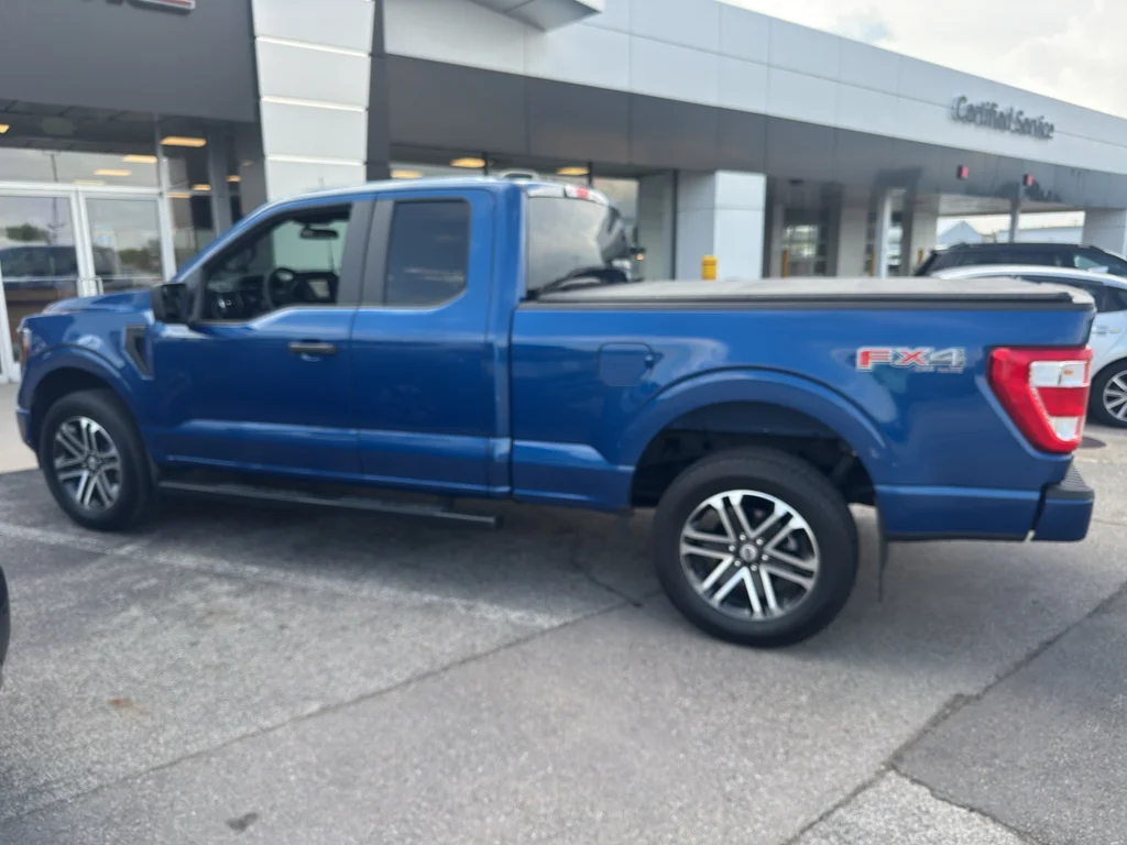 Used 2023 Atlas Blue Metallic Ford XL image 9