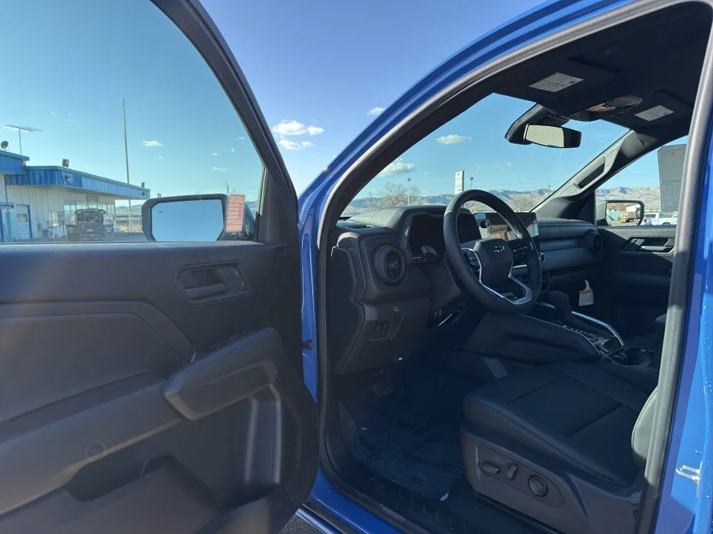 2025 Chevrolet Colorado Trail Boss - Photo 10