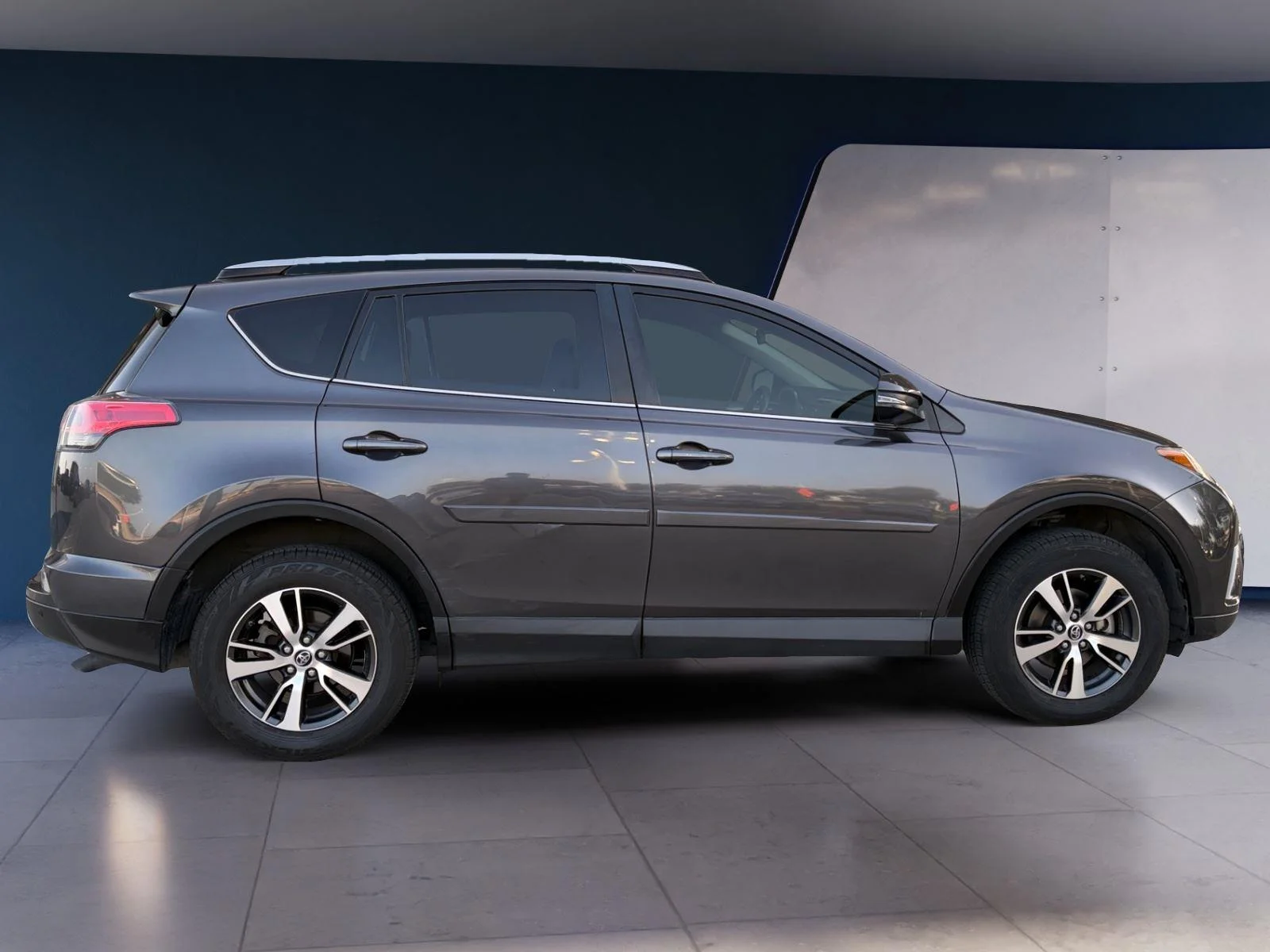 Used 2018 Magnetic Gray Metallic Toyota XLE image 6