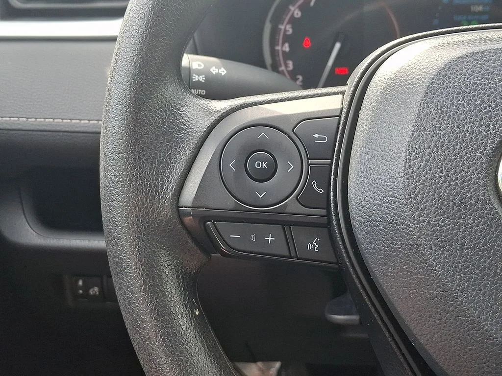 2025 Toyota RAV4 XLE - Photo 19