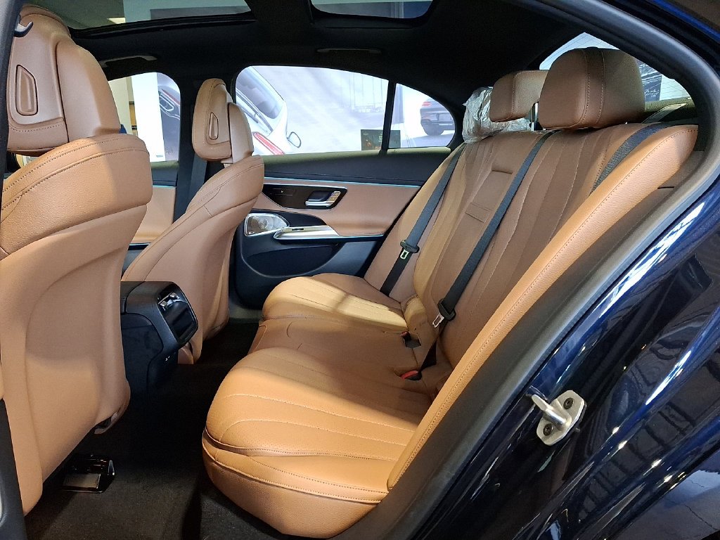 New 2027 Nautical Blue Metallic Mercedes-Benz E 350 image 6