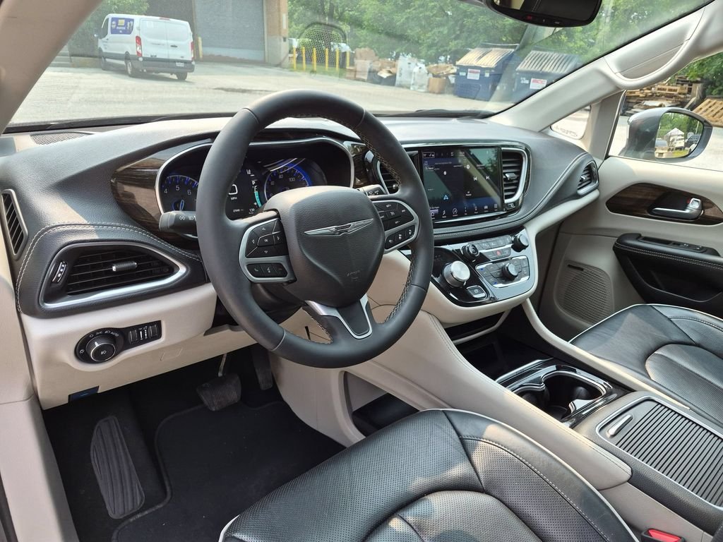 Used 2022 Gray Chrysler Limited image 16
