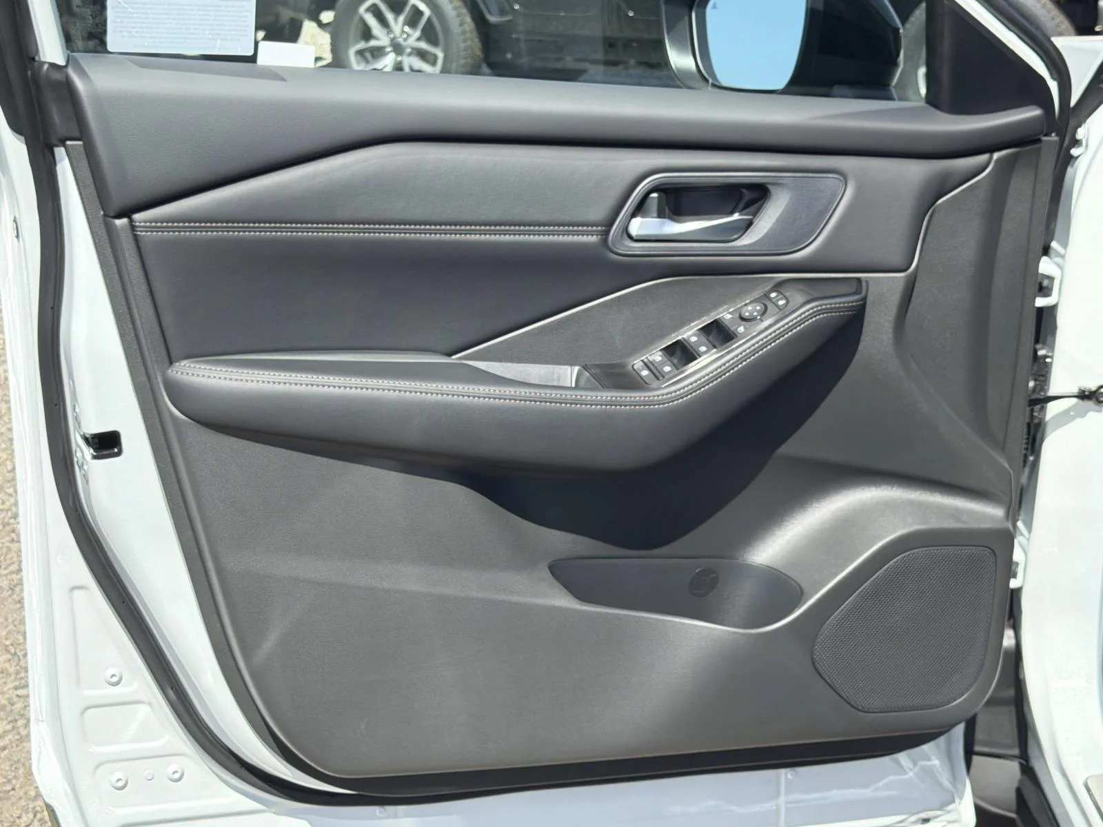 New 2026 Everest White Pearl Tricoat Nissan Dark Armor image 20