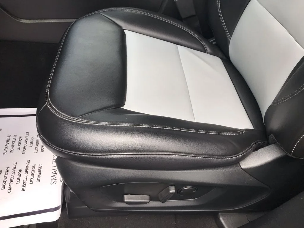 Used 2023 Silver Ford XLT image 12