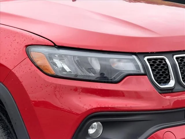 Used 2023 Red Jeep Latitude Lux image 19